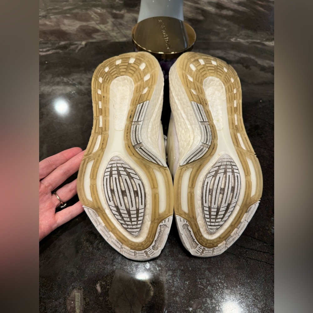 🏃‍♀️ADIDAS- Ultraboost 22 GX5590 Womens Running Shoe Triple White🏃‍♀️ - Picture 5 of 8
